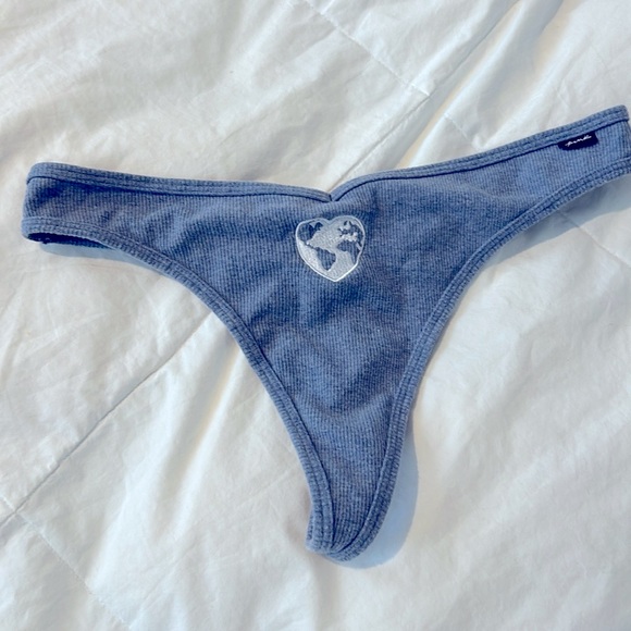 VS PINK 3pc Thongs - Picture 4 of 10